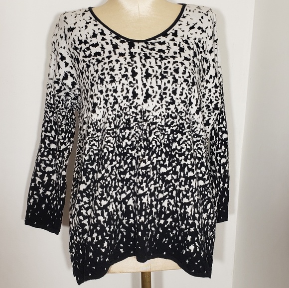 Dana Buchman Sweaters - Dana Buchman black and white sweater size M